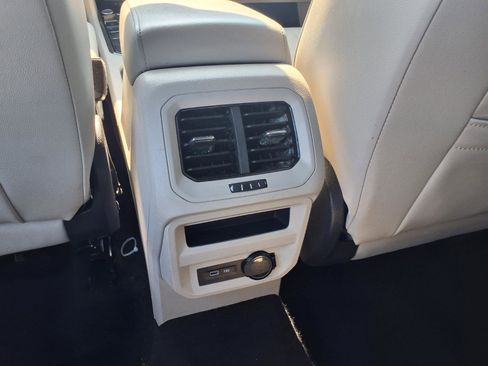 Used 2022 Volkswagen Tiguan SE R-Line image 15