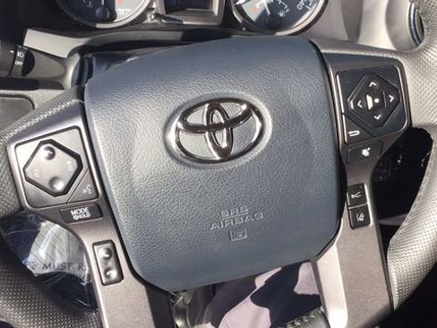 Used 2020 Toyota Tacoma TRD Sport image 19