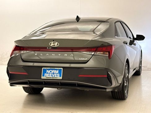 Used 2026 Hyundai Elantra Limited FWD image 9