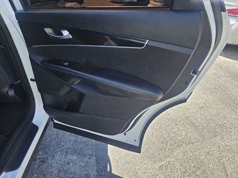 Used 2019 Kia Sorento FWD image 24