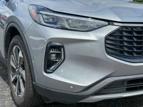 Used 2023 Ford Escape Platinum w/ Premium Technology Package AWD/4WD image 3