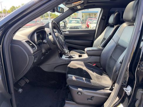 Used 2018 Jeep Grand Cherokee Altitude AWD/4WD image 16