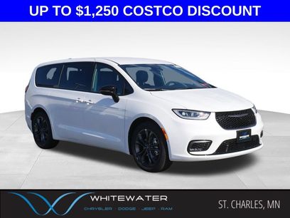 New 2026 Chrysler Pacifica Select