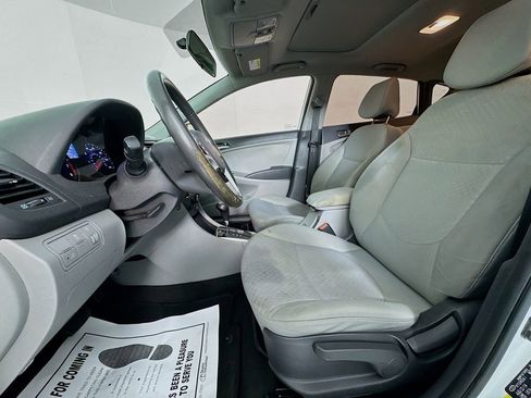 Used 2014 Hyundai Accent SE w/ Option Group 3 image 24