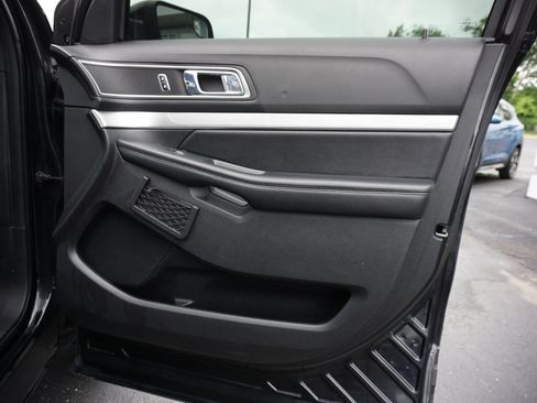 Used 2016 Ford Explorer XLT w/ Equipment Group 202A AWD/4WD image 12