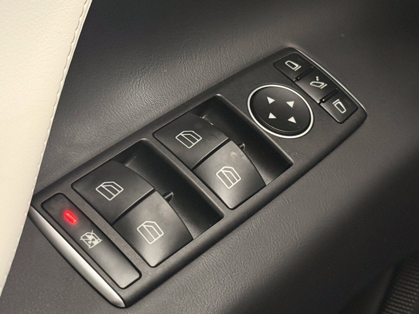 Used 2018 Tesla Model X 75D AWD/4WD image 32
