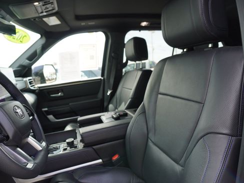 Used 2025 Toyota Sequoia 4WD image 27