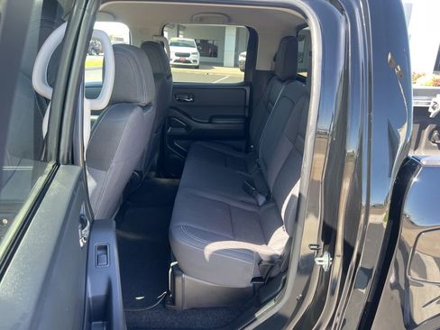 Used 2024 Nissan Frontier SV w/ SV Convenience Package RWD image 32