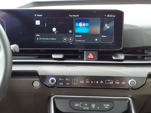 Used 2025 Kia Carnival SX FWD image 12