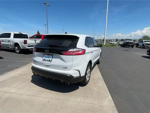 Used 2020 Ford Edge SE image 8