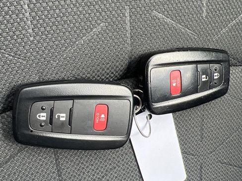 Used 2021 Toyota RAV4 XLE AWD/4WD image 9