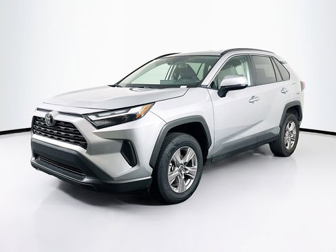 Used 2025 Toyota RAV4 XLE FWD image 3