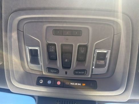 Used 2022 Chevrolet Silverado 1500 LTZ AWD/4WD image 17