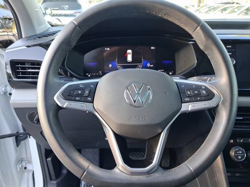 Certified 2024 Volkswagen Taos SE FWD image 18