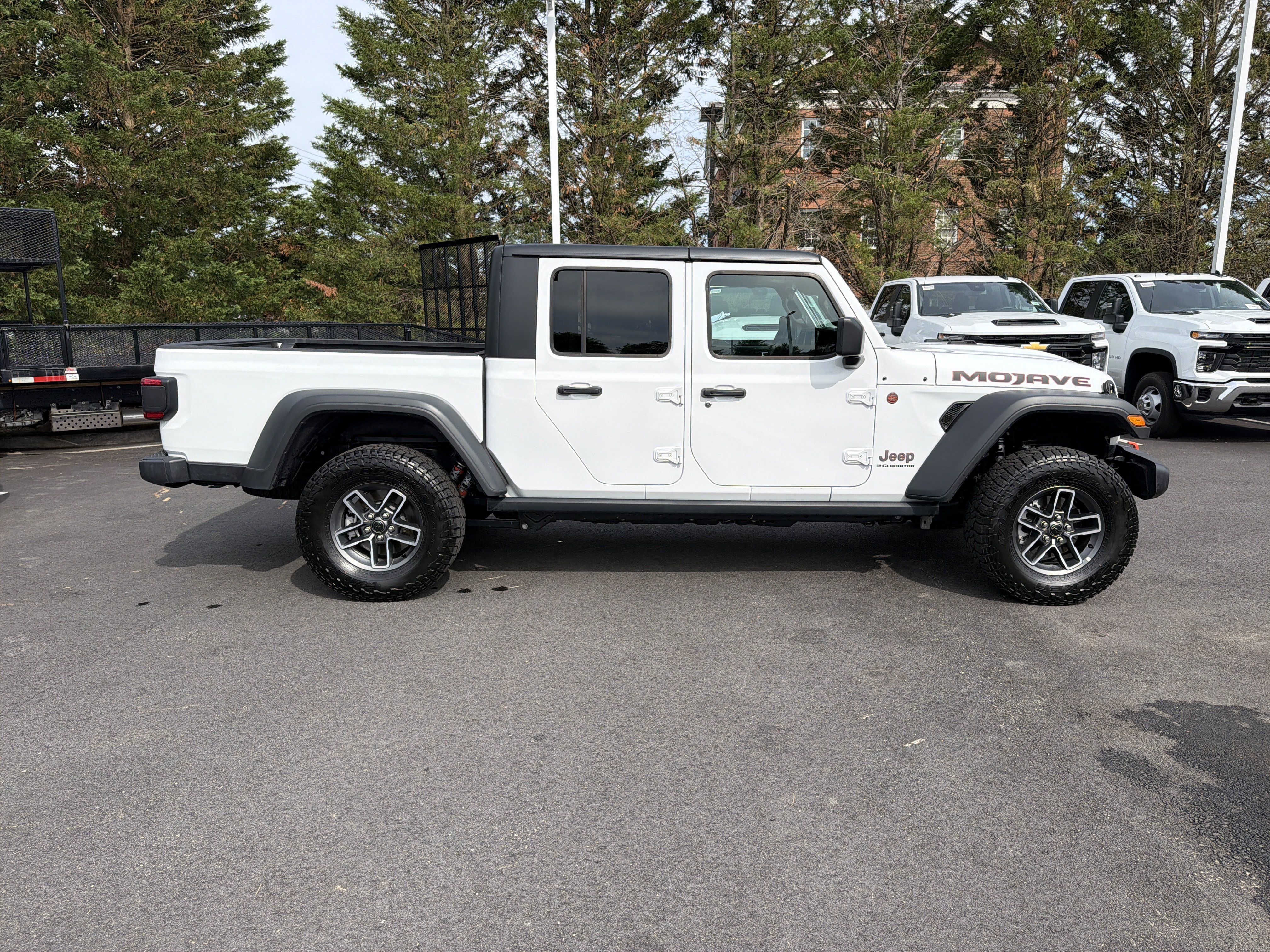 Used 2026 Jeep Gladiator Mojave AWD/4WD image 11