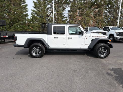 Used 2026 Jeep Gladiator Mojave AWD/4WD image 11