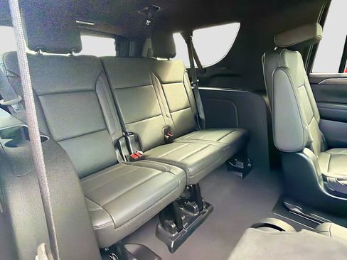 Used 2023 Chevrolet Suburban Z71 w/ Luxury Package image 22