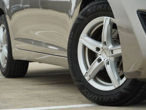 Used 2015 Hyundai Elantra SE image 3