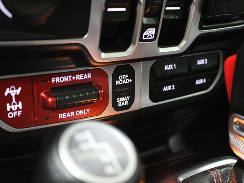 Used 2023 Jeep Gladiator Rubicon w/ LED Lighting Group AWD/4WD image 17