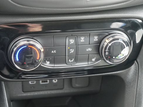 Used 2023 Buick Encore GX Preferred w/ Cold Weather Comfort Package AWD/4WD image 23