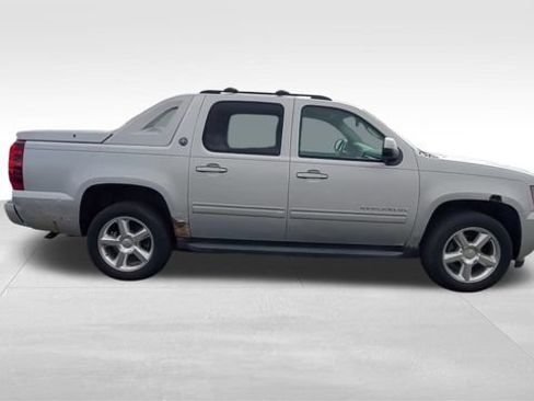 Used 2013 Chevrolet Avalanche LT image 9