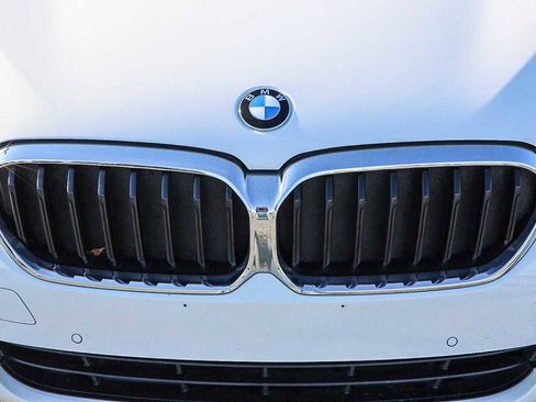 Used 2021 BMW 530i w/ Premium Package image 11