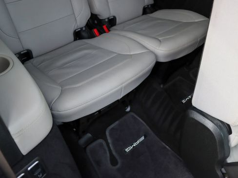 Used 2015 Mercedes-Benz GL 550 4MATIC image 36