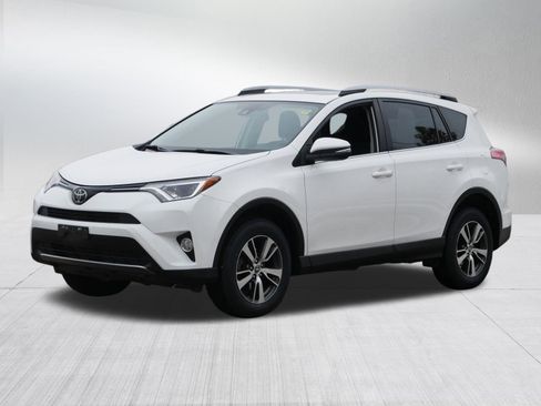 Used 2018 Toyota RAV4 XLE image 3