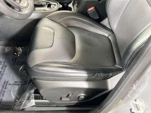 Used 2022 Jeep Cherokee Limited image 18