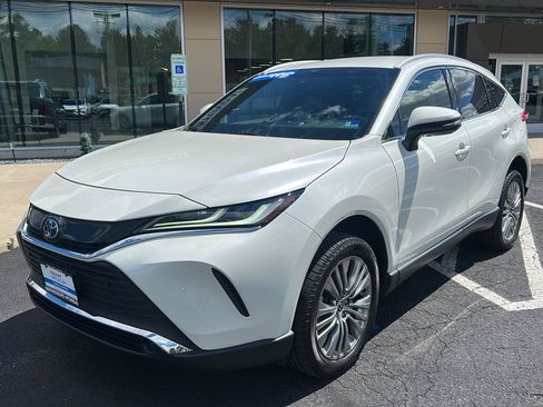 Used 2022 Toyota Venza XLE AWD/4WD image 2