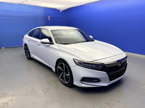 Used 2018 Honda Accord Sport image 2