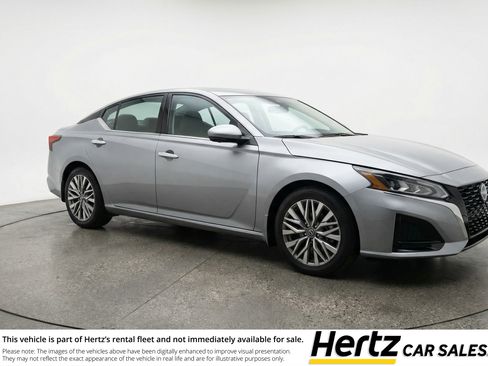 Used 2025 Nissan Altima 2.5 SV image 1
