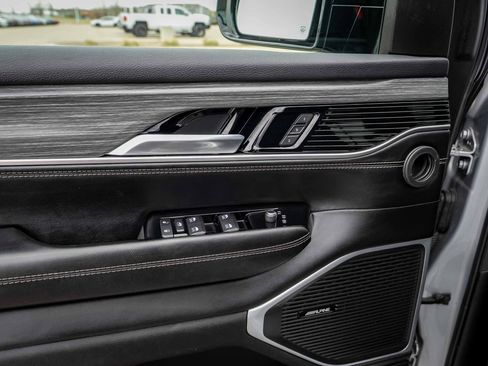 Used 2023 Jeep Wagoneer L Series II AWD/4WD image 28