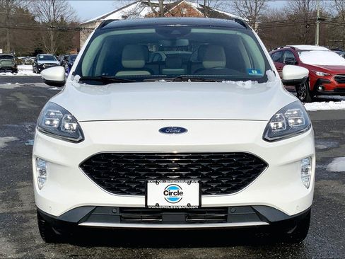 Used 2020 Ford Escape Titanium image 3