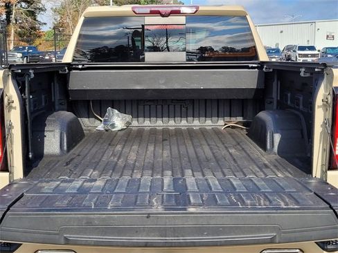 Used 2022 GMC Sierra 1500 AT4 w/ AT4 Premium Package image 9