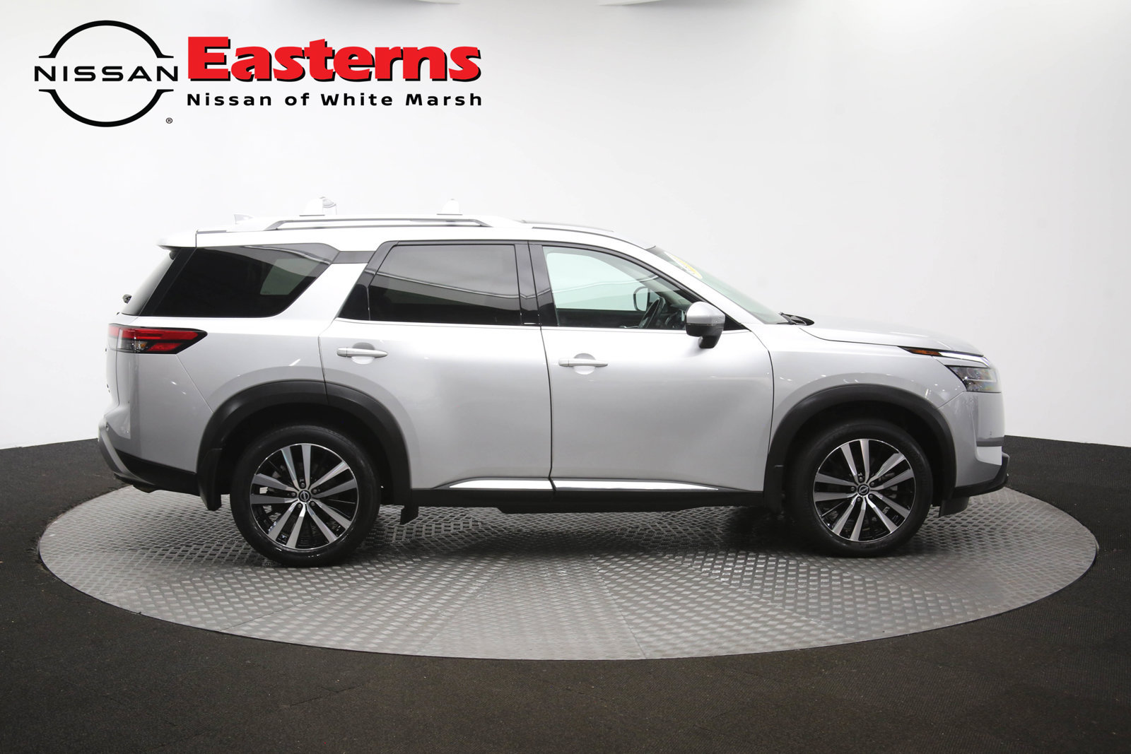 Used 2023 Nissan Pathfinder Platinum AWD/4WD image 43