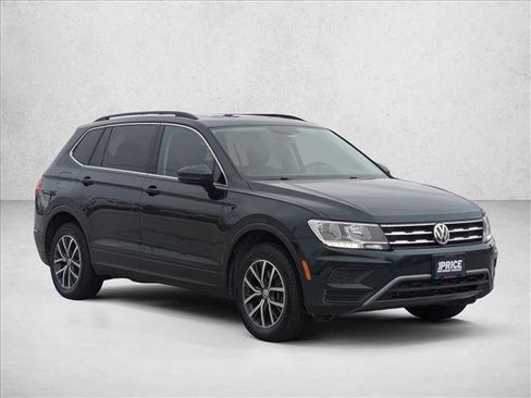 Used 2019 Volkswagen Tiguan SE w/ Panoramic Sunroof Package image 3