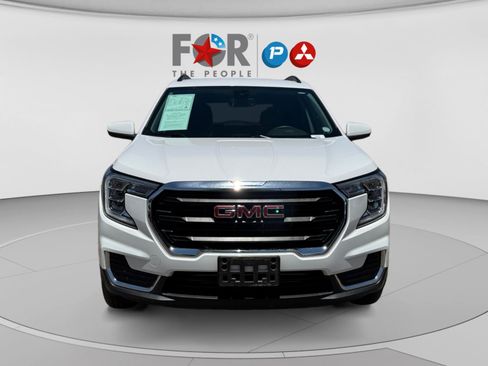 Used 2024 GMC Terrain SLE w/ Driver Convenience Package FWD image 8