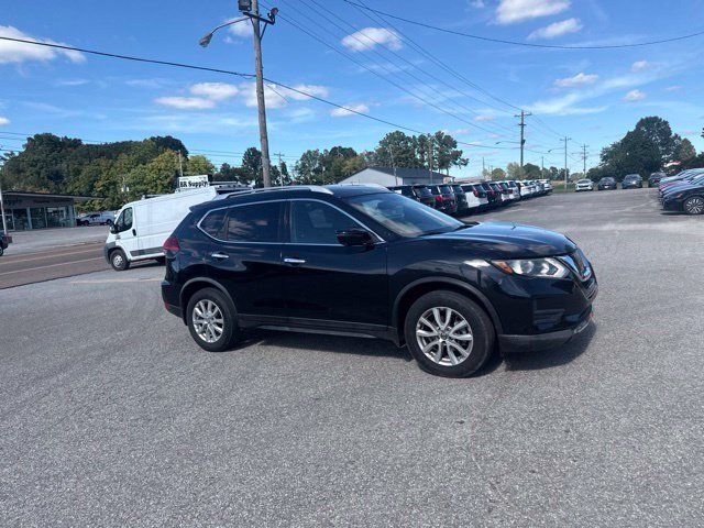 Used 2017 Nissan Rogue SV w/ SV Premium Package FWD image 11