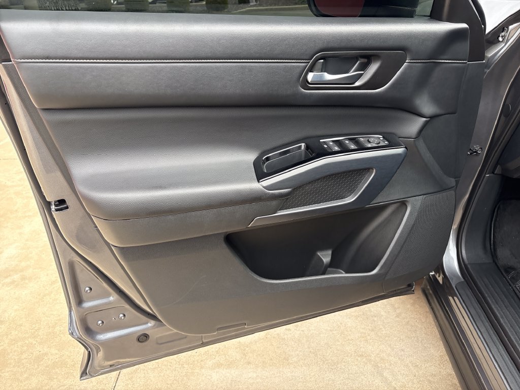 Certified 2024 Nissan Pathfinder SL w/ SL Premium Package FWD image 10
