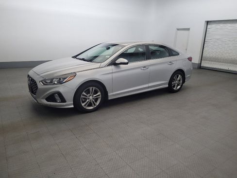 Used 2019 Hyundai Sonata SEL w/ Tech Package 02 FWD image 2