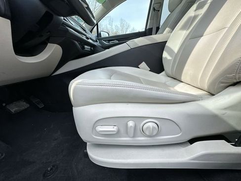 Used 2023 Buick Enclave Essence w/ Experience Buick Package image 16