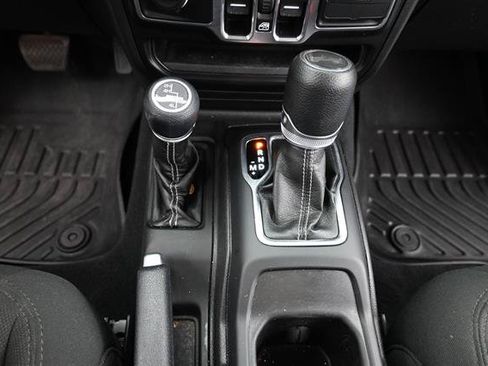 Used 2022 Jeep Wrangler Unlimited Sahara AWD/4WD image 14