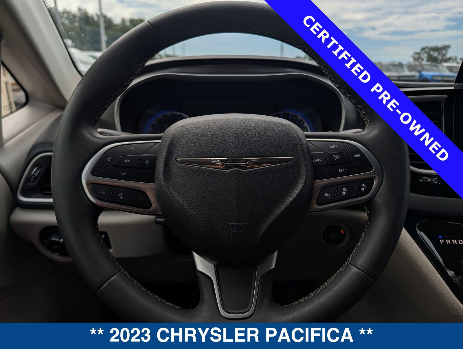 Used 2023 Chrysler Pacifica Touring-L FWD image 29