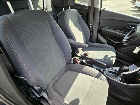Used 2019 Chevrolet Trax LS FWD image 16