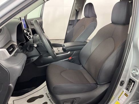 Used 2023 Toyota Highlander L FWD image 19
