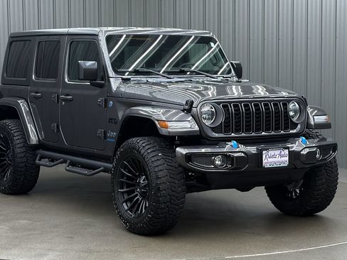 Used 2024 Jeep Wrangler Unlimited AWD/4WD image 7
