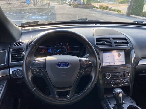 Used 2018 Ford Explorer XLT w/ Equipment Group 201A AWD/4WD image 25