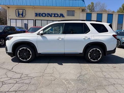 New 2026 Honda Pilot Touring image 3