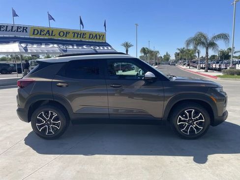 Used 2021 Chevrolet TrailBlazer ACTIV w/ Technology Package FWD image 9